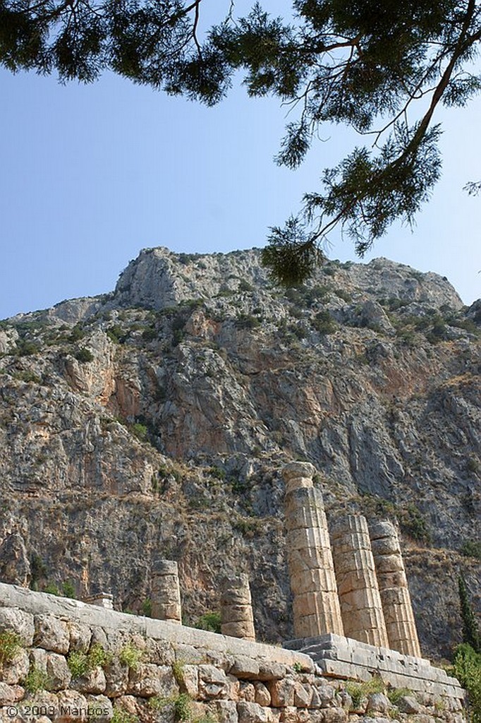 Delfos
Templo de Apolo - Oráculo de Delfos
Delfos