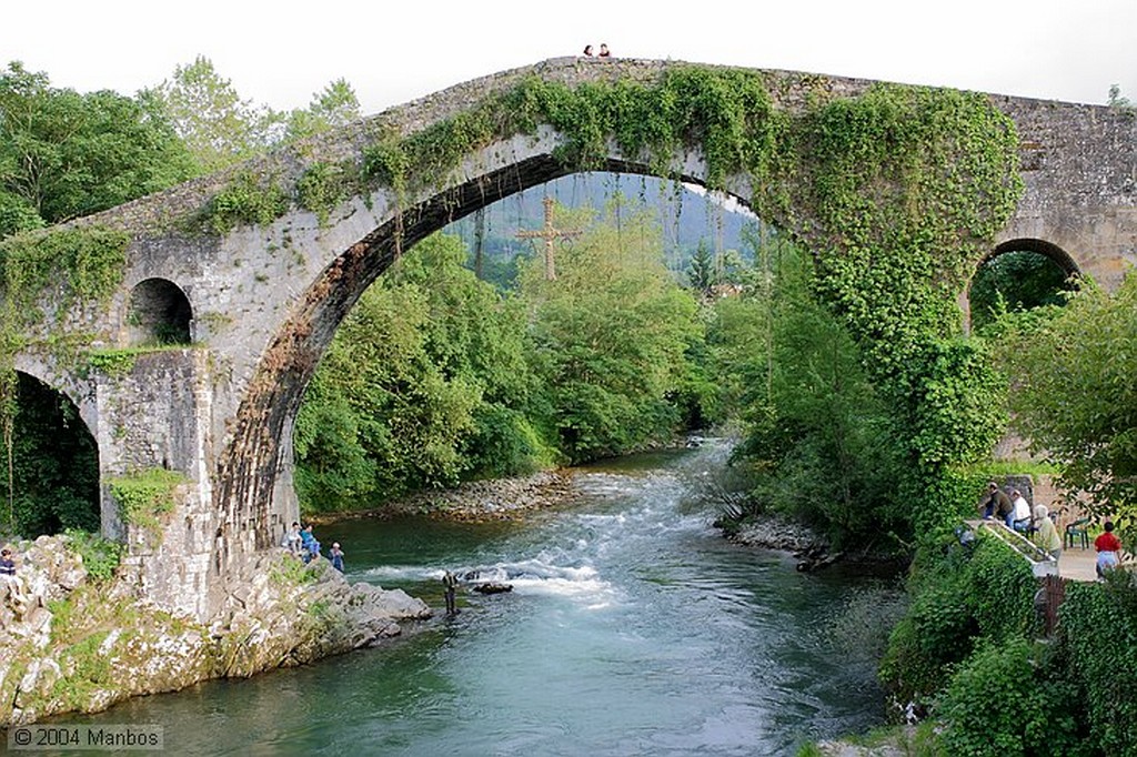 Cangas de Onís
Pescando salmón bajo el puente romano
Asturias