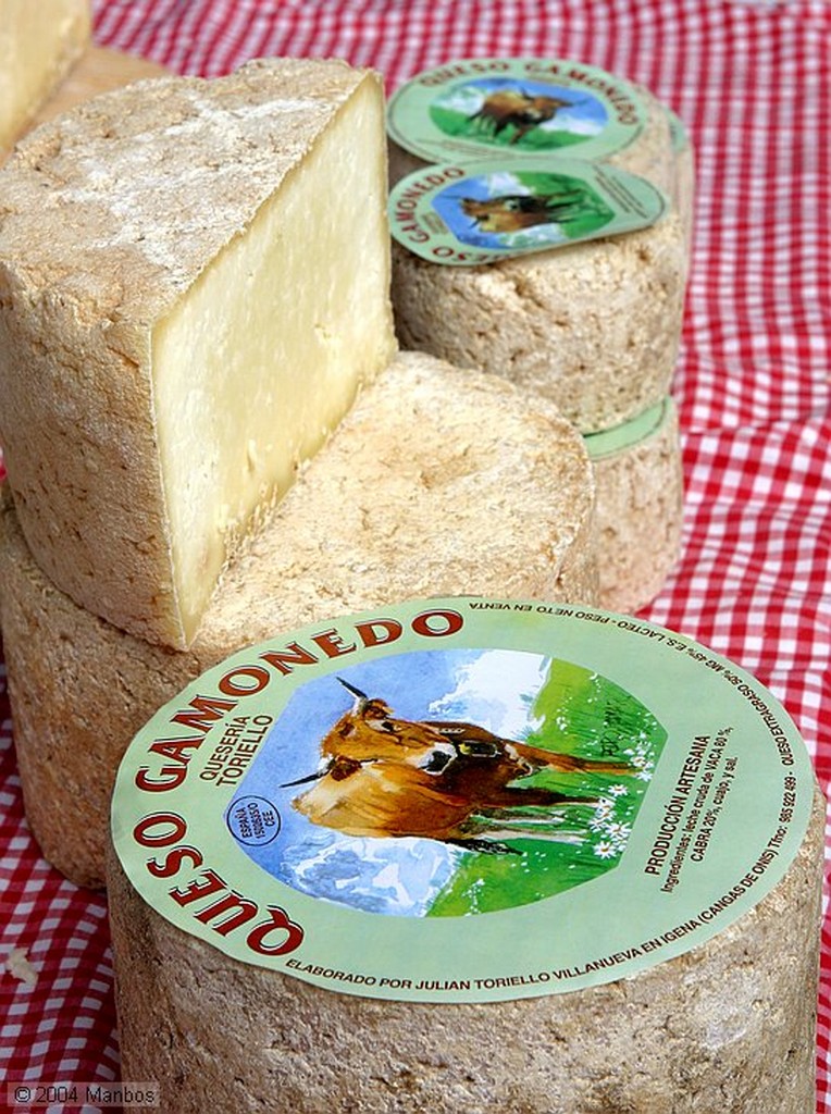 Cangas de Onís
Comprando queso en el mercadillo
Asturias