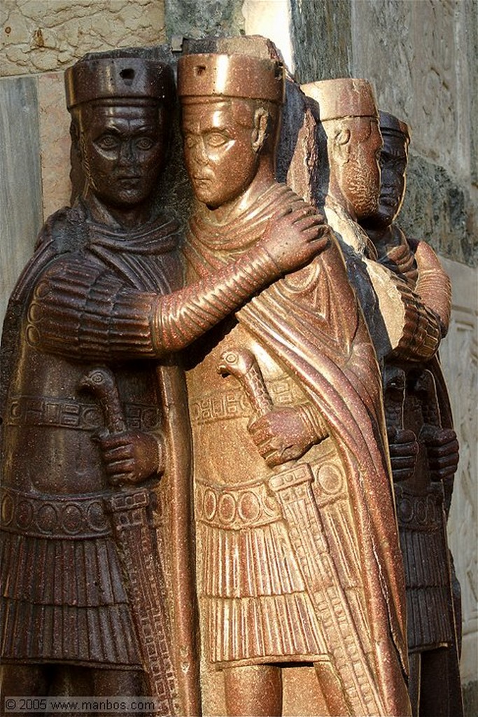 Leon
Escultura en la Plaza de San Marcos  Leon
Leon