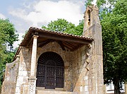 Capilla de la Santa Cruz y Dolmen, Cangas de Onís, España