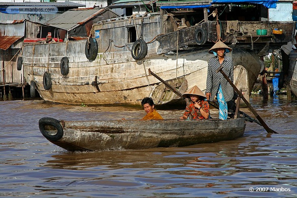 Rio Mekong
Llevando el timon con el pie
Rio Mekong