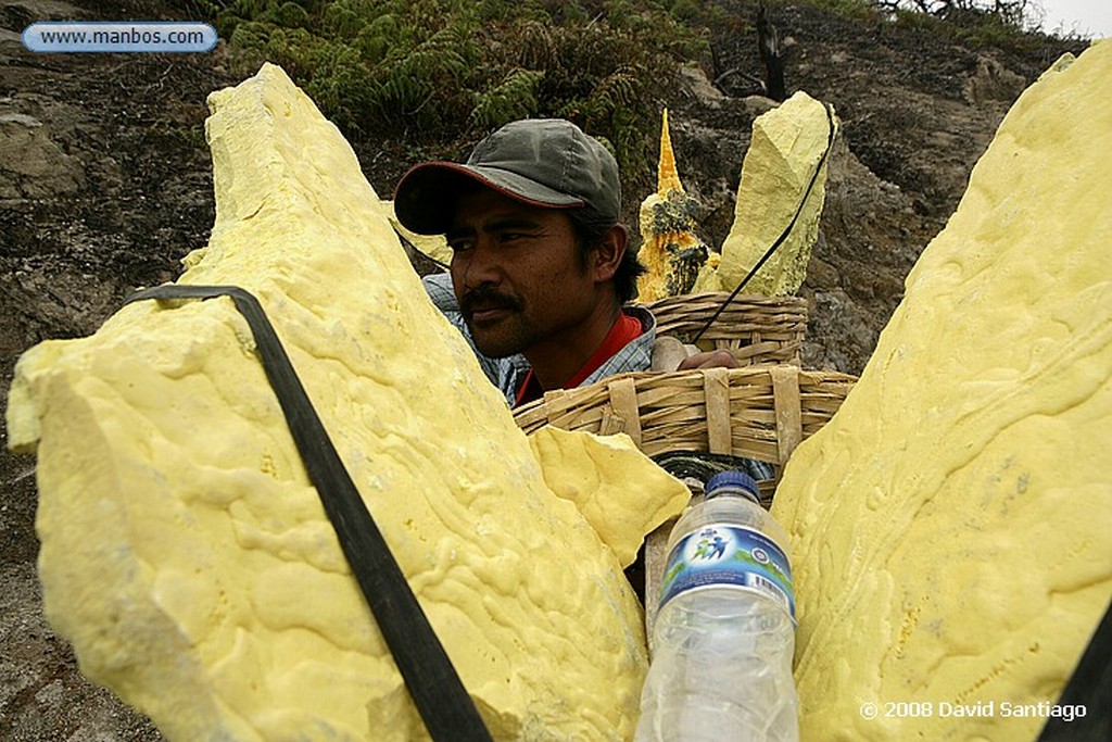 Java
Extracción de azufre en el volcan Kawah Ijen Java
Java