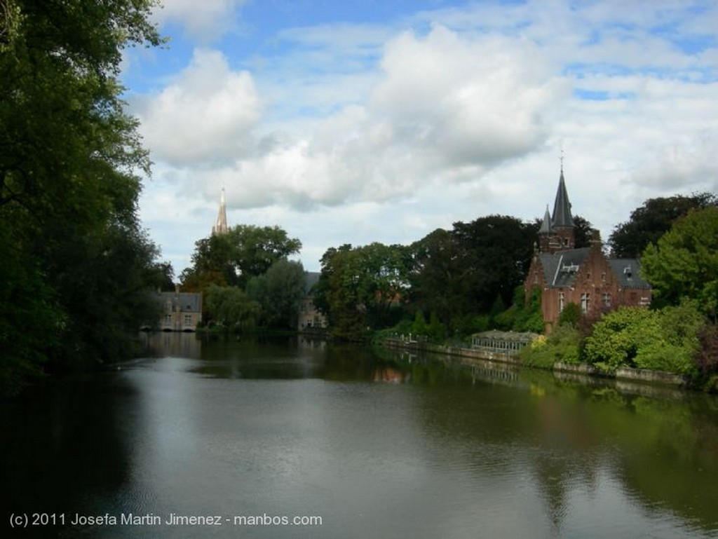 Brujas
jardin del amor 
Brujas