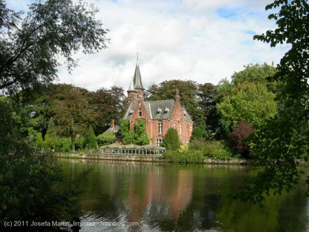 Brujas
jardin del amor 
Brujas