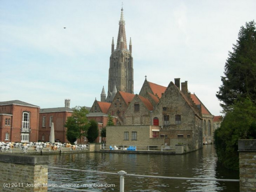 Brujas
Puente sobre el canal 
Brujas