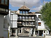 Camara Nikon Coolpix P2
Puerta plaza de Tembleque
Josefa Martin Jimenez
TEMBLEQUE
Foto: 12631