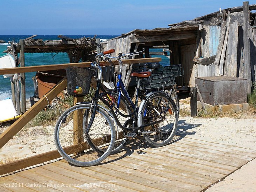 Formentera
Faenando en la playa.
Islas Baleares