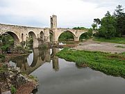 Puente romanico, Besalu, España