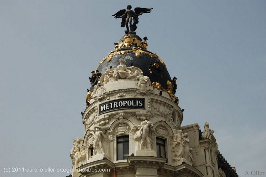 Madrid
Farol y torres de La Almudena
Madrid