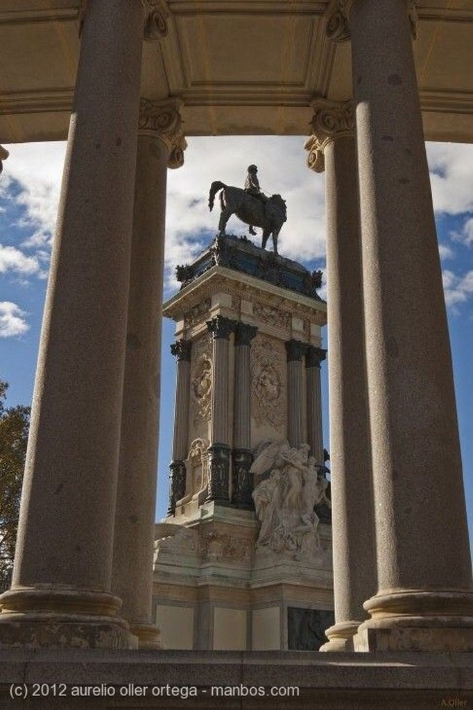 Madrid
Columnas Monumento A XII
Madrid