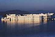 Camara Canon Eos 1v
Palacio del Lago - Lake Palace
Francisco Sesé
UDAIPUR
Foto: 15926