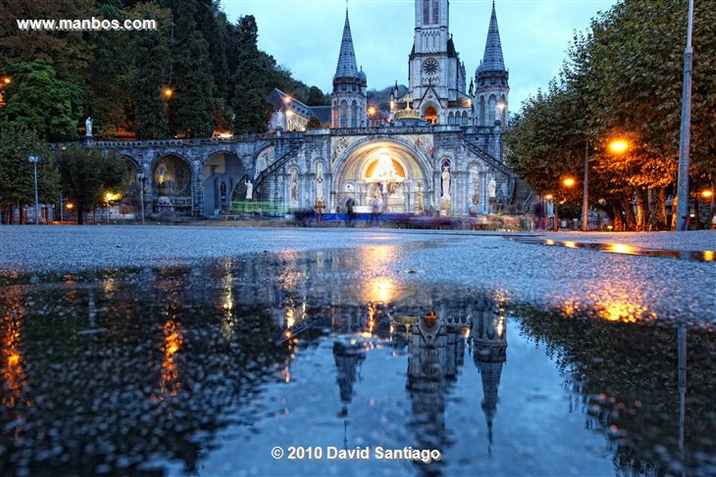 Lourdes
Basilica del Rosario Lourdes 
Hauter Pyrenees 