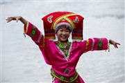 Camara Canon EOS 5D Mark II
Li River Guilin  woman Wearing A traditional Costume China
El Gran Sur de China
YANGSHUO
Foto: 28038