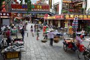 Camara Canon EOS 5D Mark II
Li River Guilin  souvenir Shops China
El Gran Sur de China
XINGPING
Foto: 27845