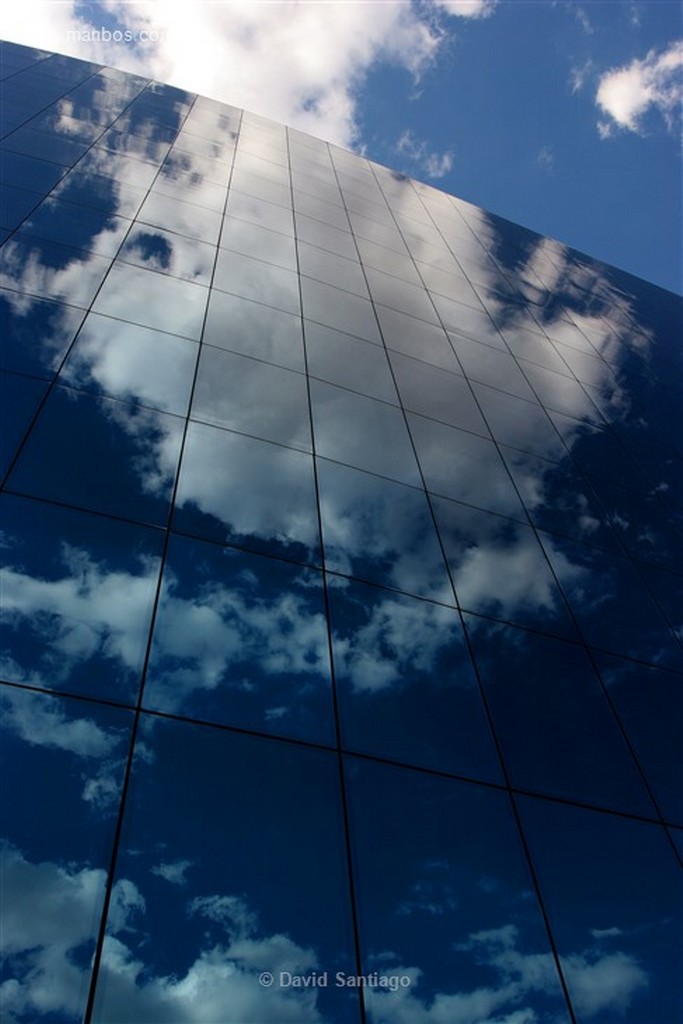 Leon
Detalle edificio con cristales  Leon
Leon