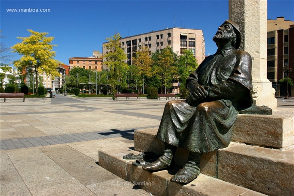 Leon
Escultura en la Plaza de San Marcos  Leon
Leon