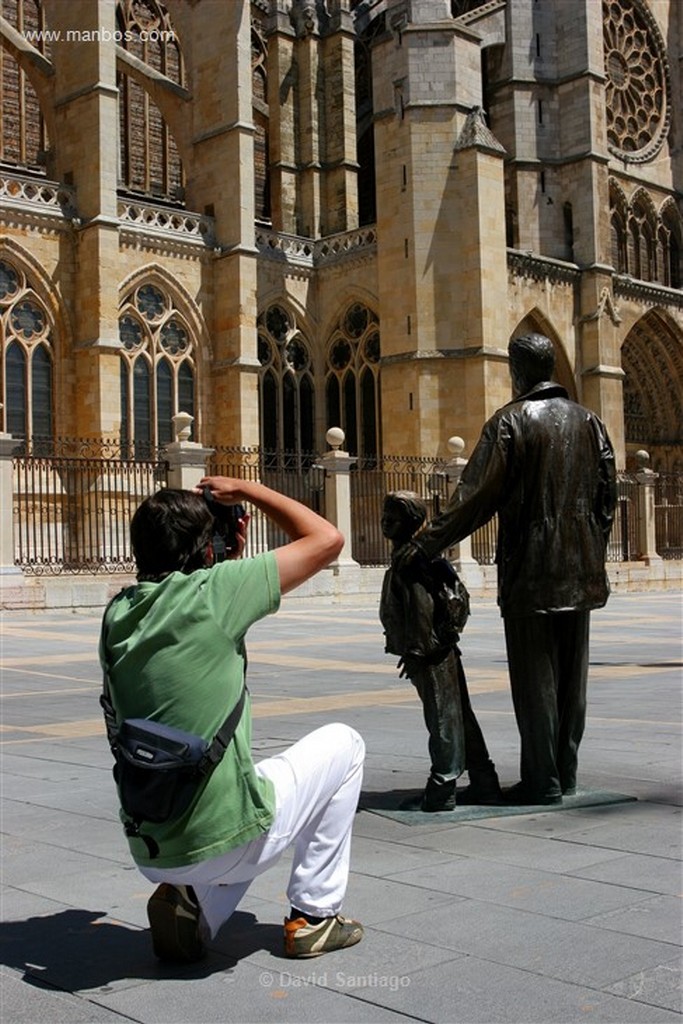 Leon
Escultura en la Plaza de San Marcos  Leon
Leon