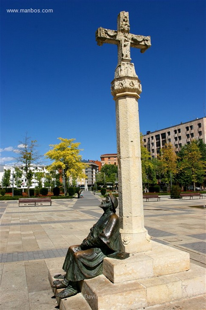 Leon
Escultura en la Plaza de San Marcos  Leon
Leon