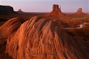 Camara Canon EOS-1Ds Mark II
Monument Valley EEUU 
Parques Nacionales EEUU
MONUMENT VALLEY NATIONAL PARK 
Foto: 19888