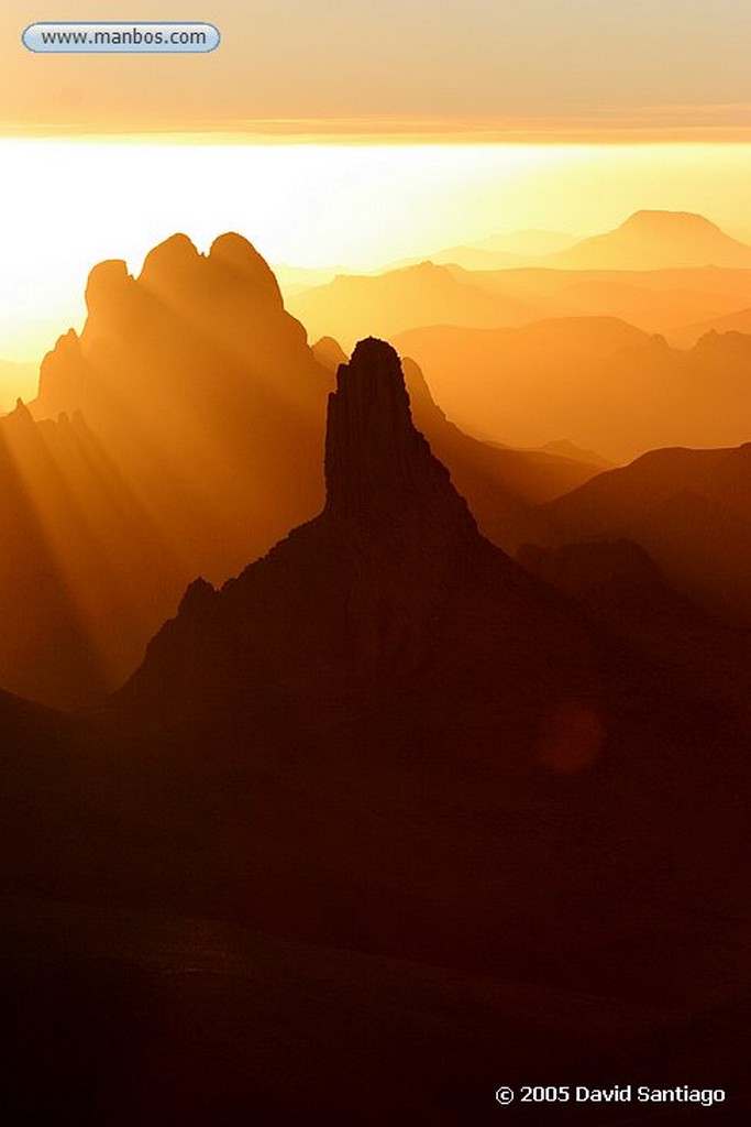 Parque Nacional del Ahaggar
Macizo del Hoggar en el Parque Nacional del Ahaggar - Argelia
Argelia