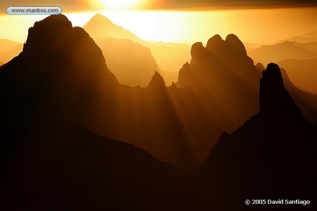 Parque Nacional del Ahaggar
Macizo del Hoggar en el Parque Nacional del Ahaggar - Argelia
Argelia