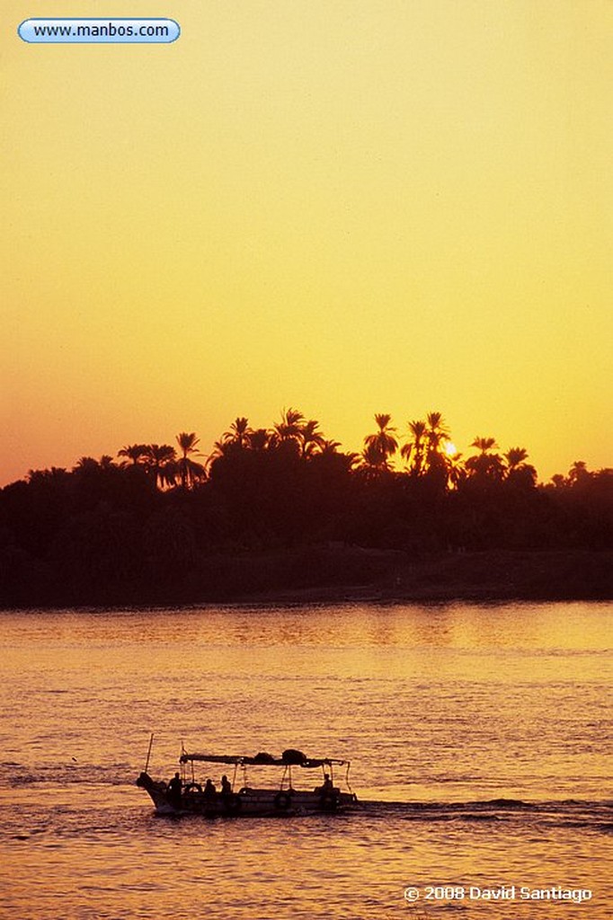 Rio Nilo
Turistas en lancha por el Nilo
Rio Nilo