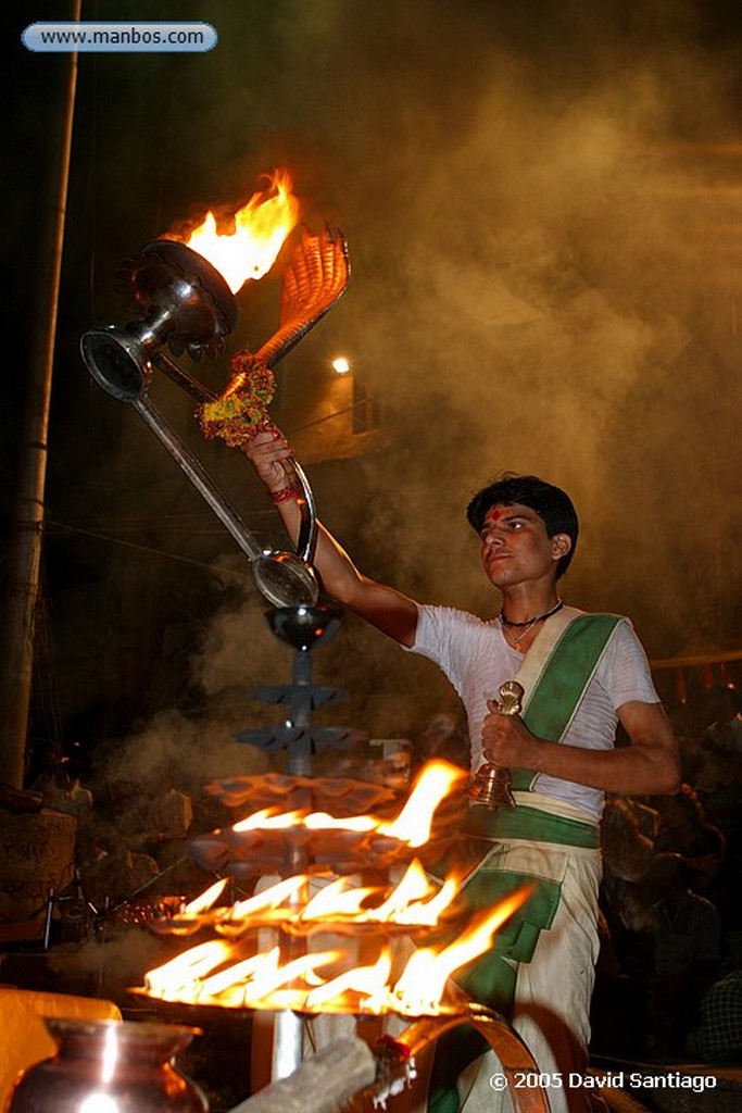 Varanasi
Ceremonia en el Rio Ganges en Varanasi
Varanasi