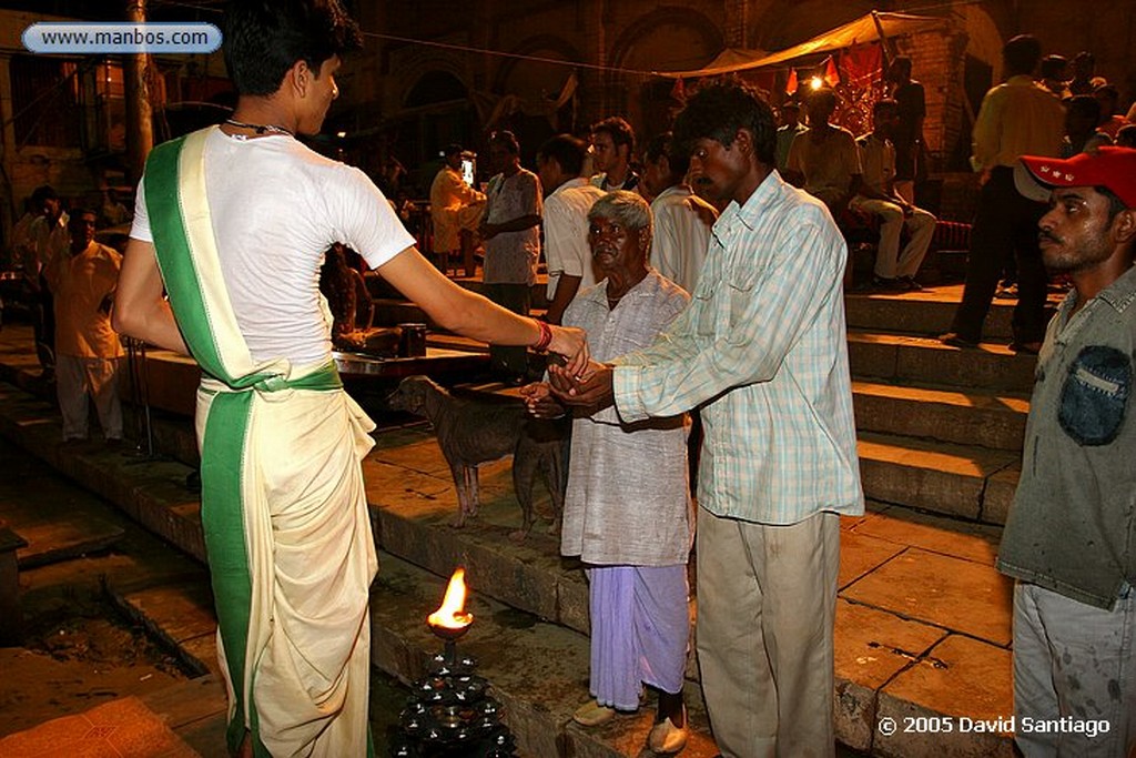 Varanasi
Ceremonia en el Rio Ganges en Varanasi
Varanasi