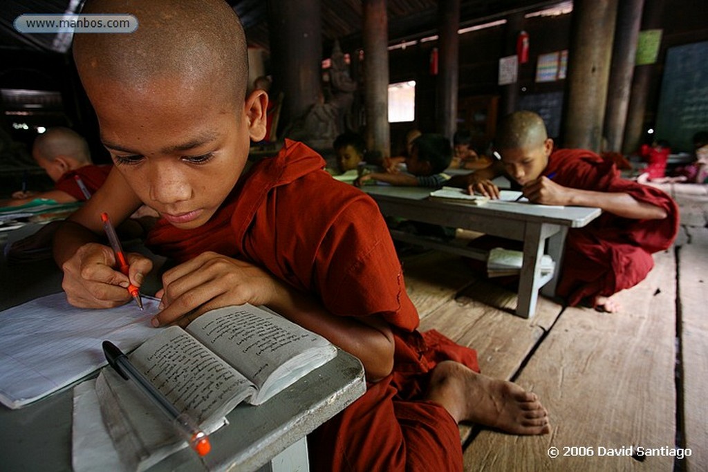 Mandalay
Ava en Mandalay Myanmar Monjes Budistas en Clase
Mandalay