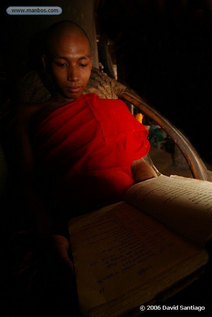 Mandalay
Ava en Mandalay Myanmar Monjes Budistas en Clase
Mandalay