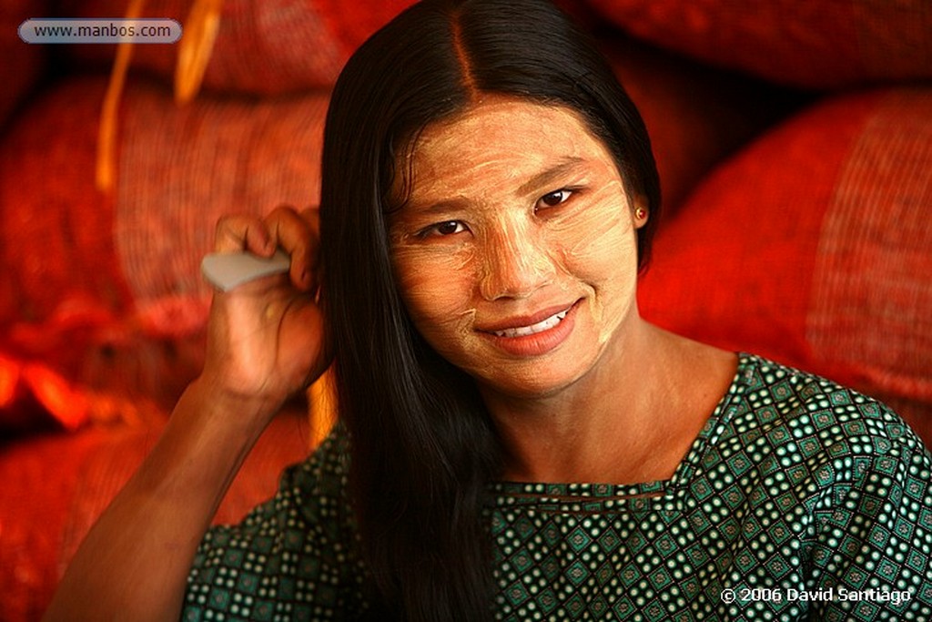 Lago Inle
Retrato Mujer Con Tanaka
Lago Inle