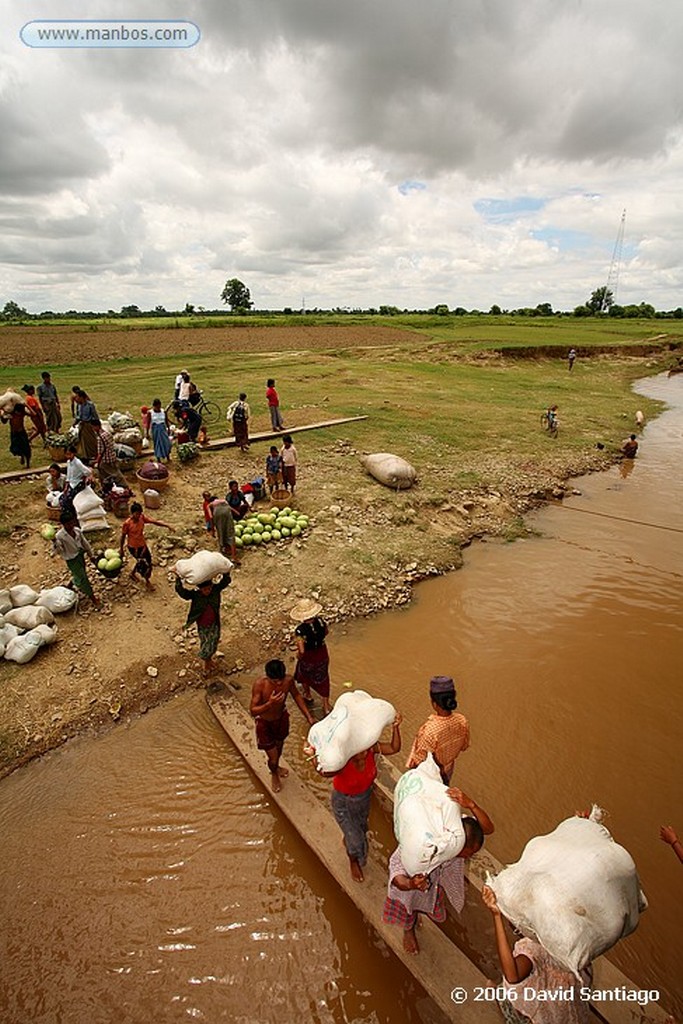 Rio Ayeyarwady
Poblado Unto Al Rio Ayeyarwady Myanmar
Rio Ayeyarwady