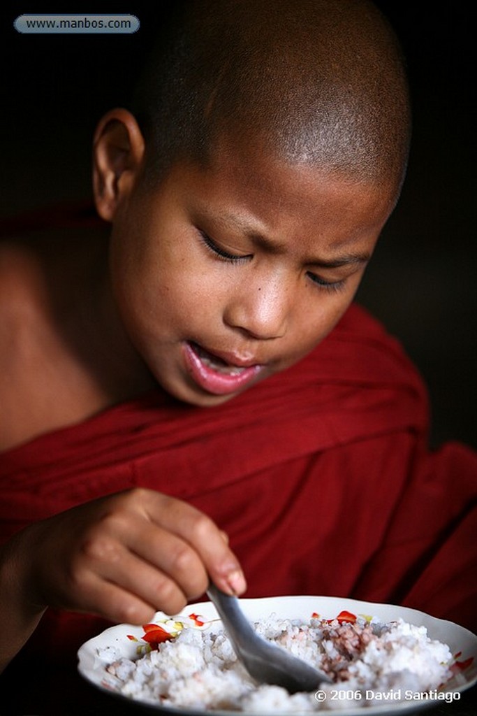 Mandalay
Budistas Comiendo
Mandalay