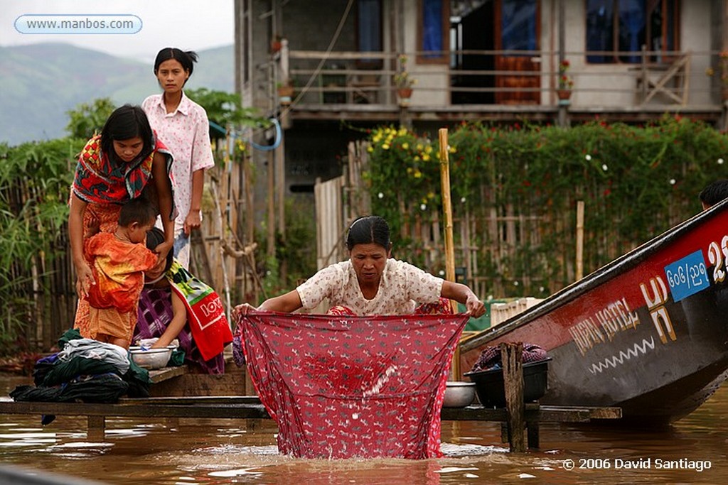 Lago Inle
Mujer Lavandose en el Lago Inle Myanmar
Lago Inle