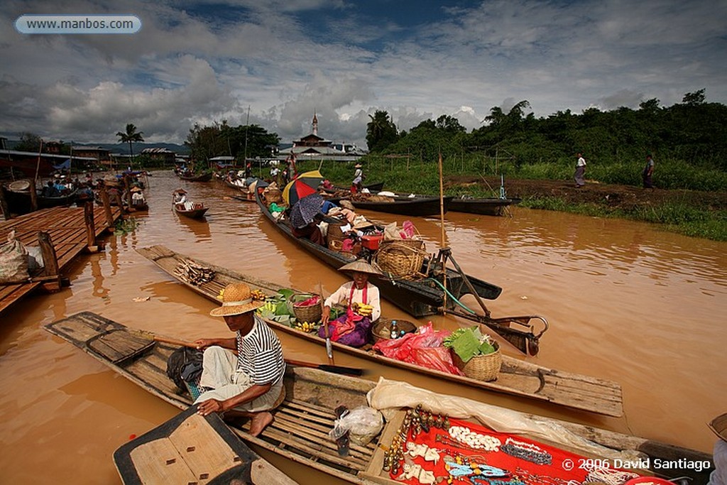 Lago Inle
Estupas en ywama Lago Inle Myanmar
Lago Inle