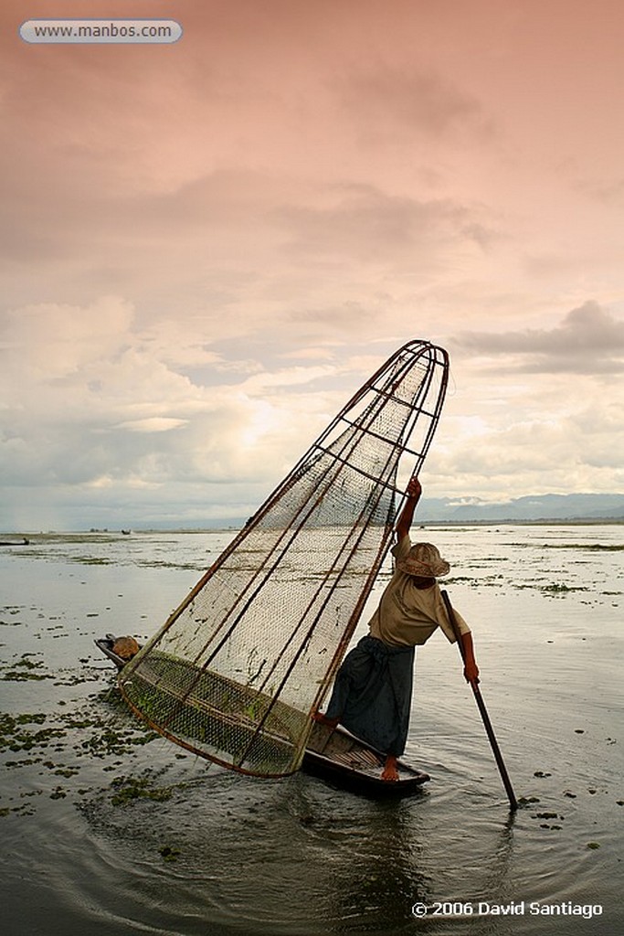 Lago Inle
Lluvia en Nyaungshwe Lago Inle Myanmar
Lago Inle