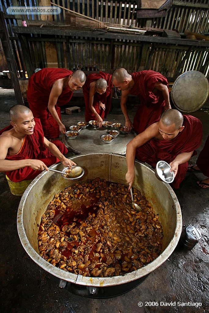 Bago
Monasterio de Kha Khat Wain Kyaung en Bago Myanmar
Bago