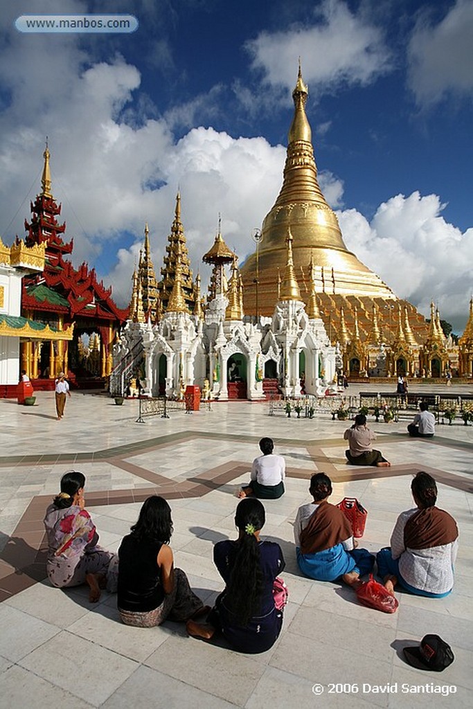 Yangon
Shwedagon en yangon Myanmar
Yangon