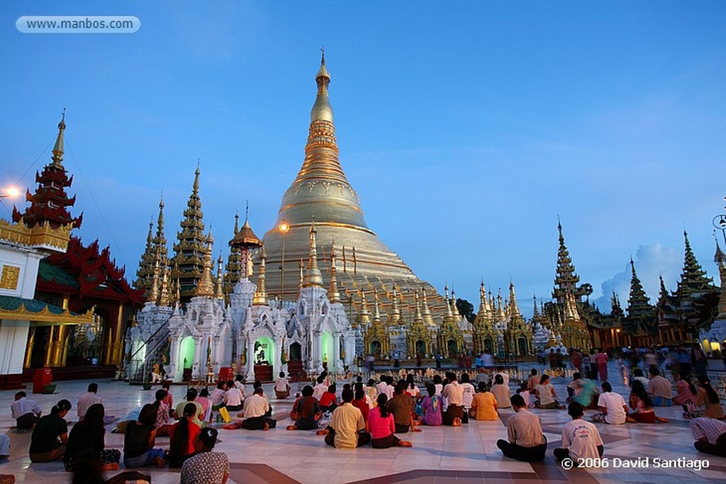 Yangon
Shwedagon en yangon Myanmar
Yangon