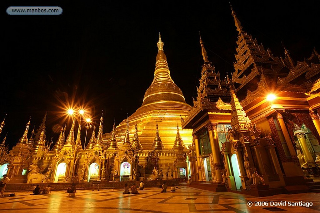 Yangon
Shwedagon en yangon Myanmar
Yangon