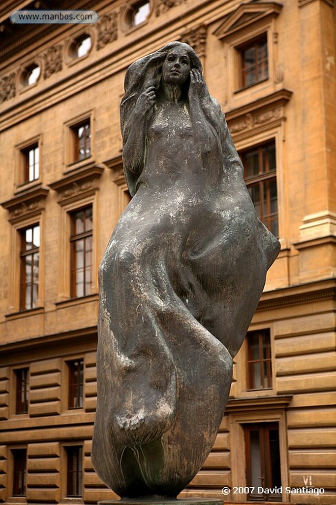 Praga
Escultura en el Barrio Judio
Praga