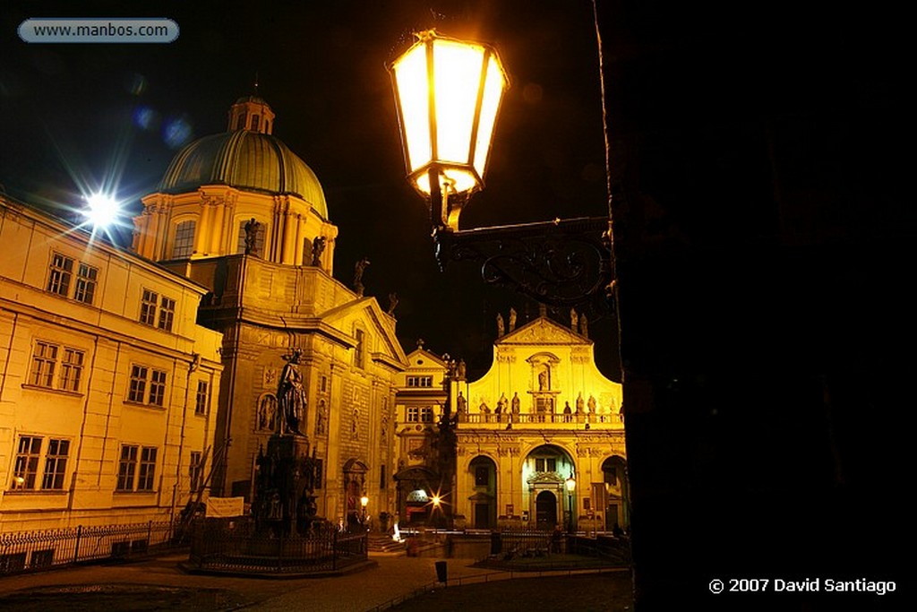 Praga
Iglesia de la Vigen de Tyn
Praga