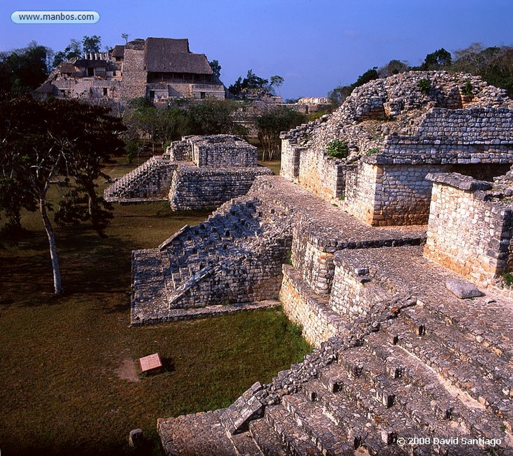 Chichen Itza
Chac Mol - Pirámide de Kukulcan - Chichen Itza - Yucatan - México
Yucatan