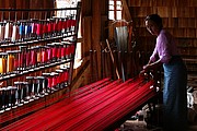 Objetivo 70 to 200
Fabricacion de Seda en Mujer Jirafa en Kaung Daing Lago Inle Myanmar
Myanmar (Birmania)
LAGO INLE
Foto: 13708