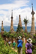 Objetivo 70 to 200
Estupas y pagodas en Nyaung Ohok en Indein en el Lago Inlhe Myanmar
Myanmar (Birmania)
LAGO INLE
Foto: 13724