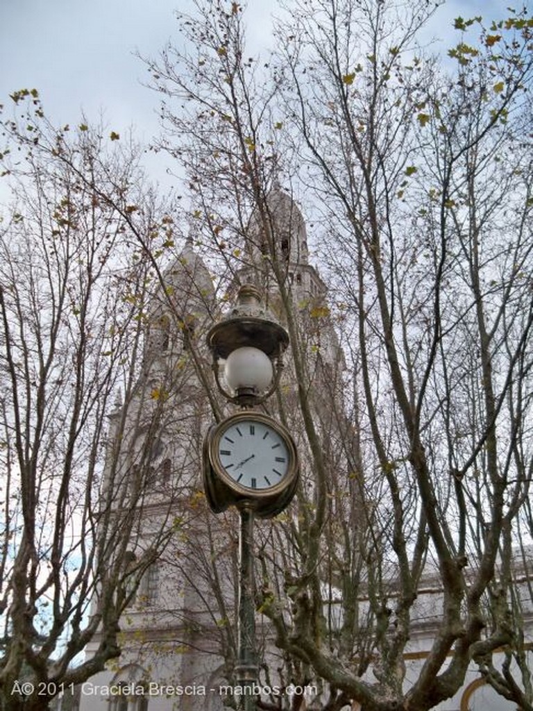 Foto de Tandil, Parroquia Santísimo Sacramento, Buenos Aires, Argentina - Trazos otoñales