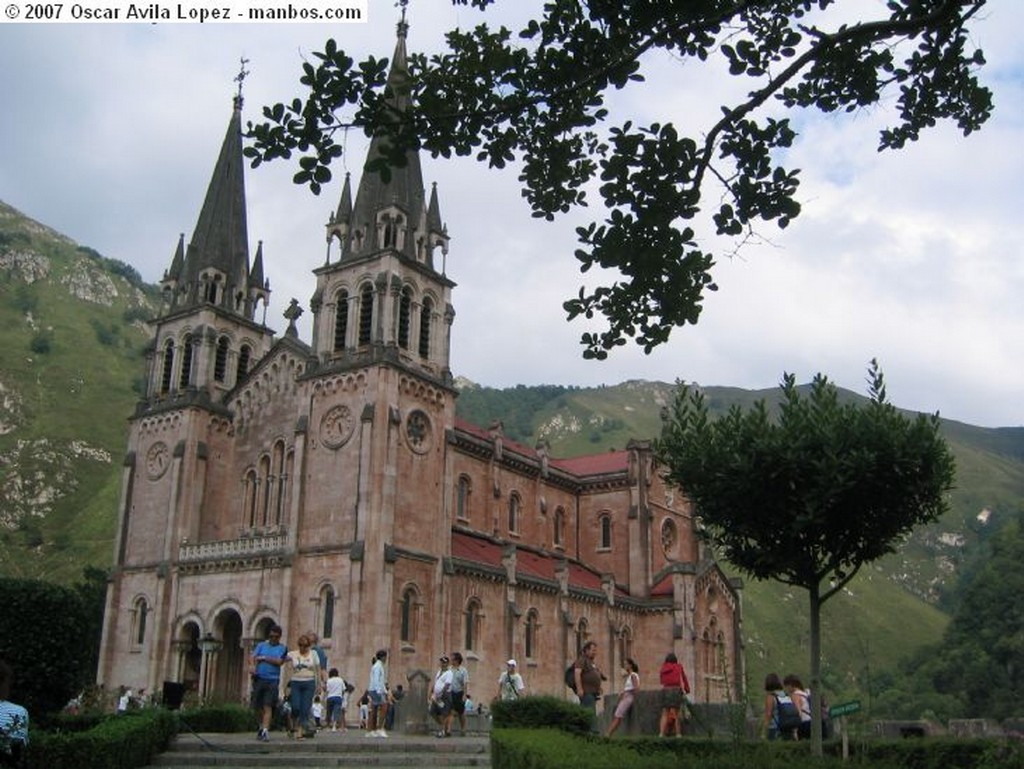 Covadonga
Basilica de Covadonga
Asturias