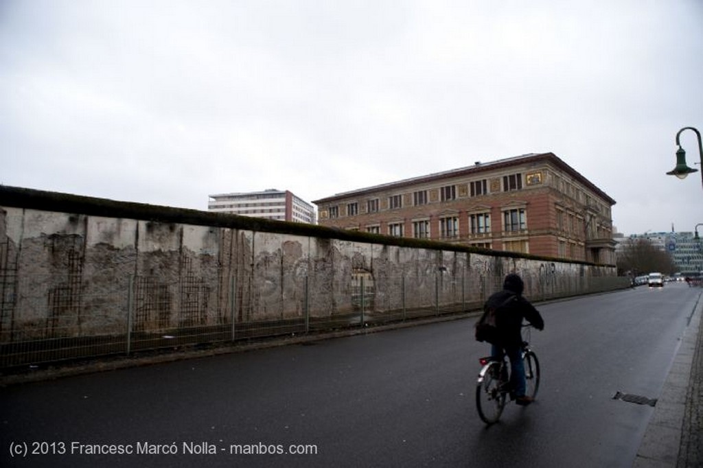 Berlin
Por Aqui Pasaba el Muro
Berlin