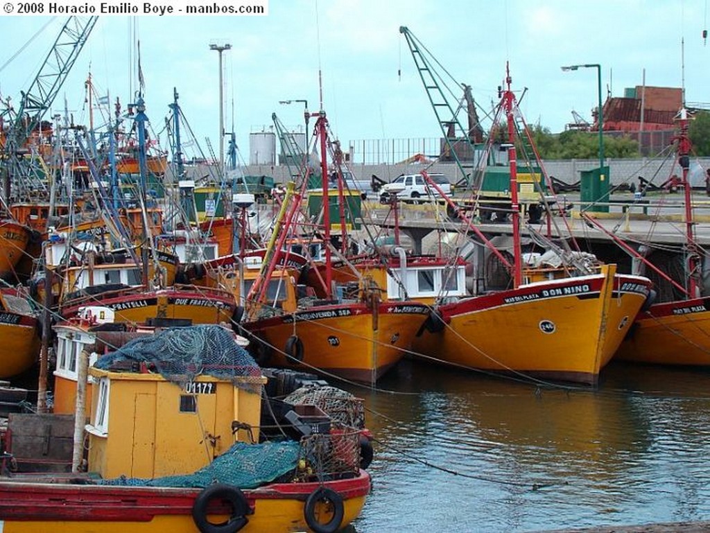 Foto de Mar Del Plata, Puerto Mar del Plata, Buenos Aires, Argentina - Barcos